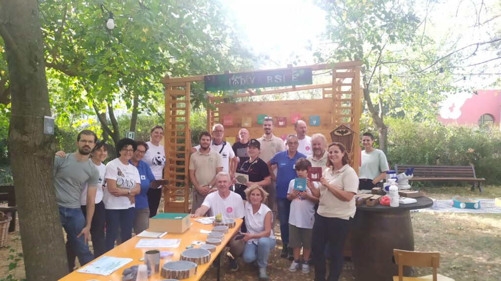 I volontari e partecipanti a Urban Nature 2023 al Giardino Magenta